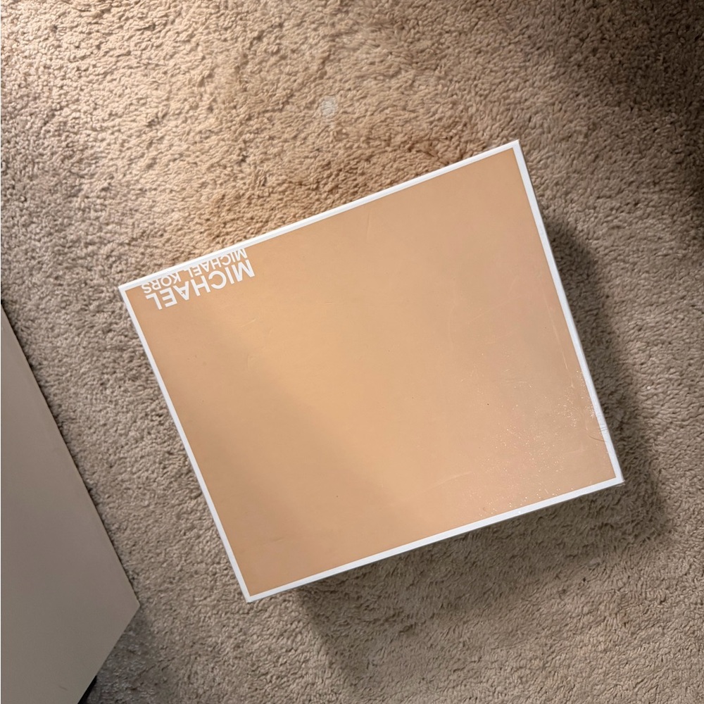 GENTLY USED KHAKI MICHAEL KORS SIZE 7 HEELS - Picture 14 of 14